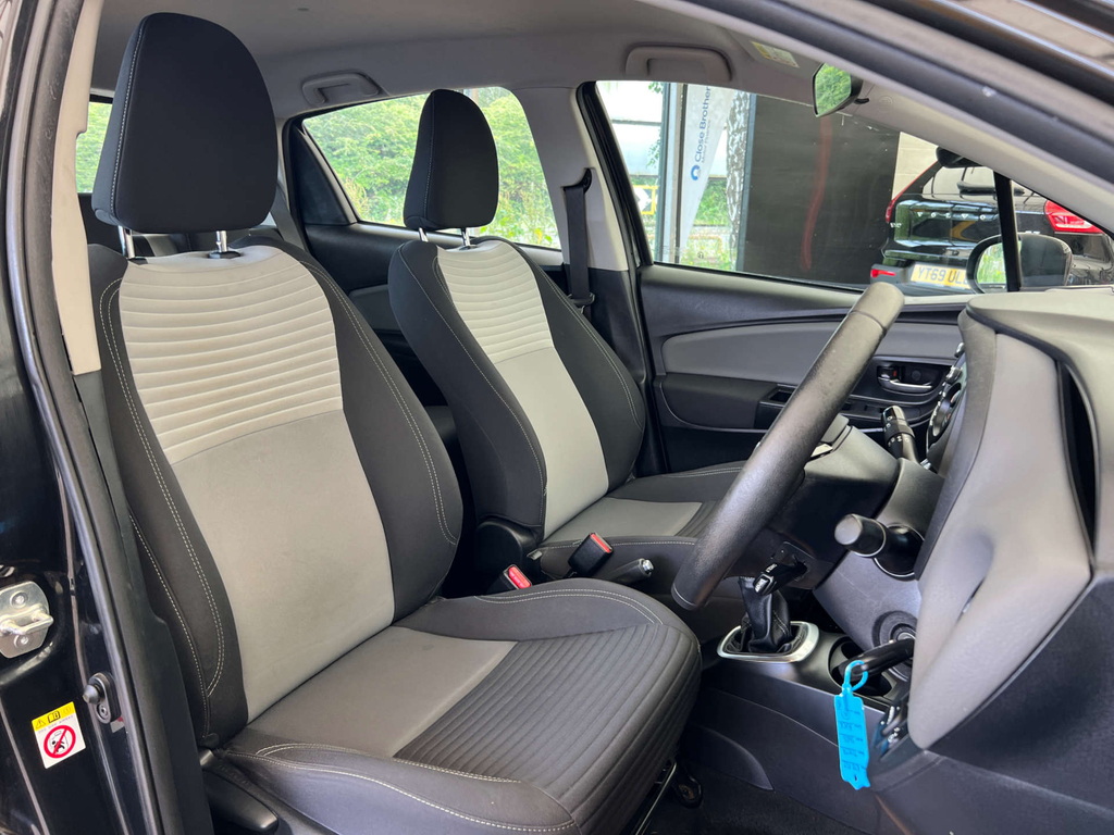 Toyota Yaris Vvt-i Icon Black #5