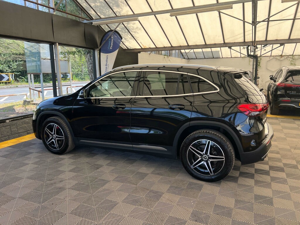 Mercedes-Benz EQA Suv Black #4
