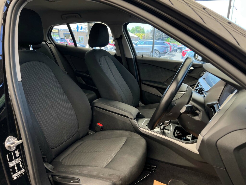 BMW 1 Series Se Black #6