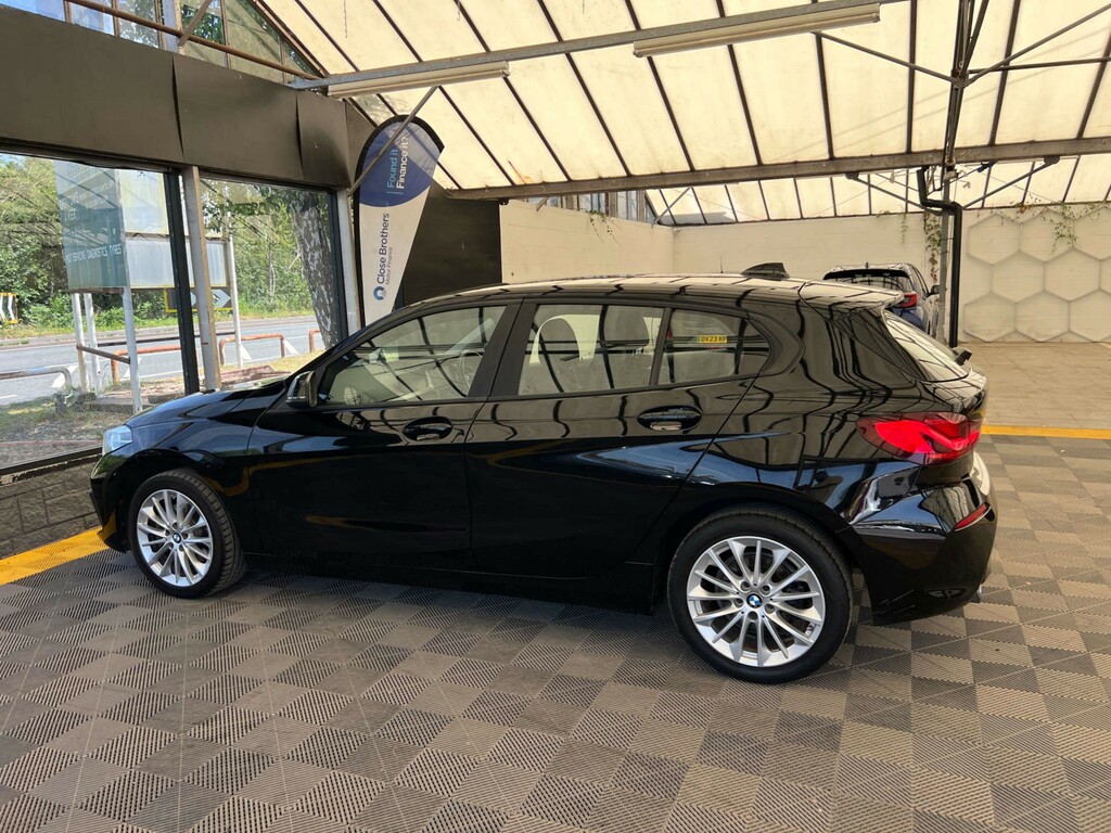 BMW 1 Series Se Black #4