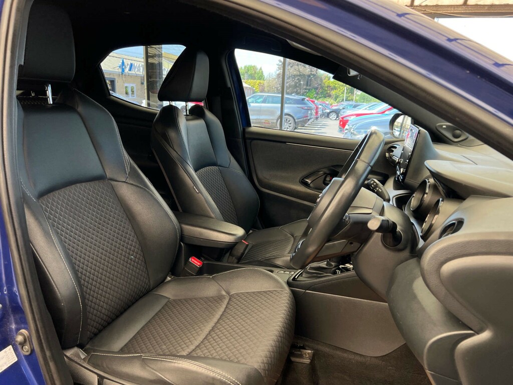 Toyota Yaris Dynamic Red #5