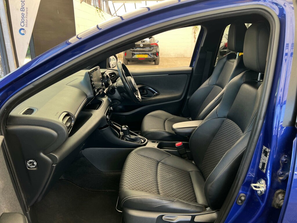 Toyota Yaris Dynamic Red #14