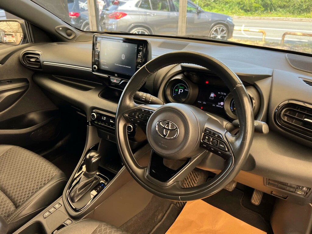 Toyota Yaris Dynamic Red #6