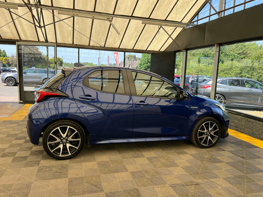 Toyota Yaris Dynamic Red #4