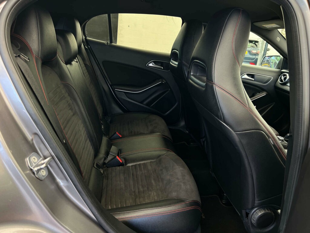 Mercedes-Benz GLA Class Gla 200 D Amg Line Premium Silver #17