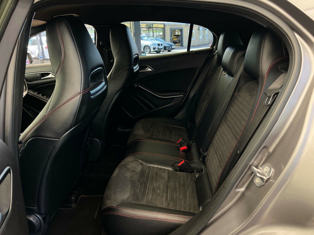 Mercedes-Benz GLA Class Gla 200 D Amg Line Premium Silver #18