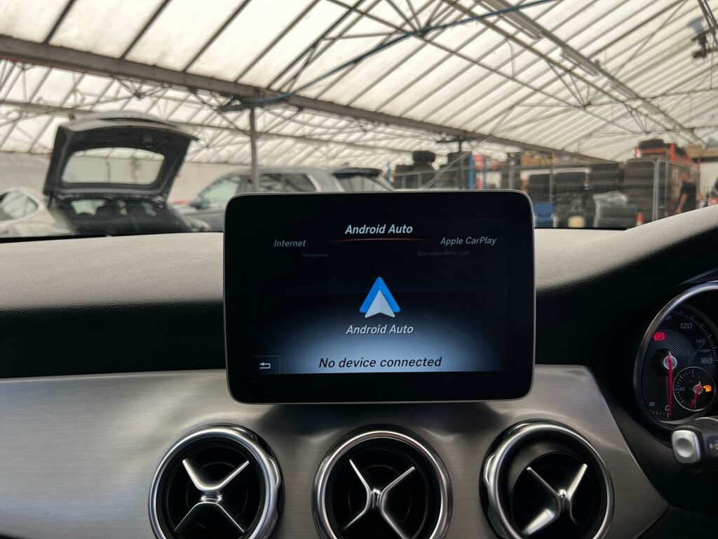 Mercedes-Benz GLA Class Gla 200 D Amg Line Premium Silver #14