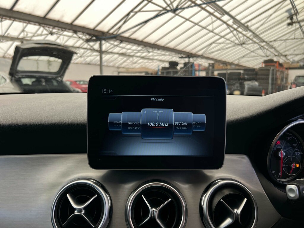 Mercedes-Benz GLA Class Gla 200 D Amg Line Premium Silver #12