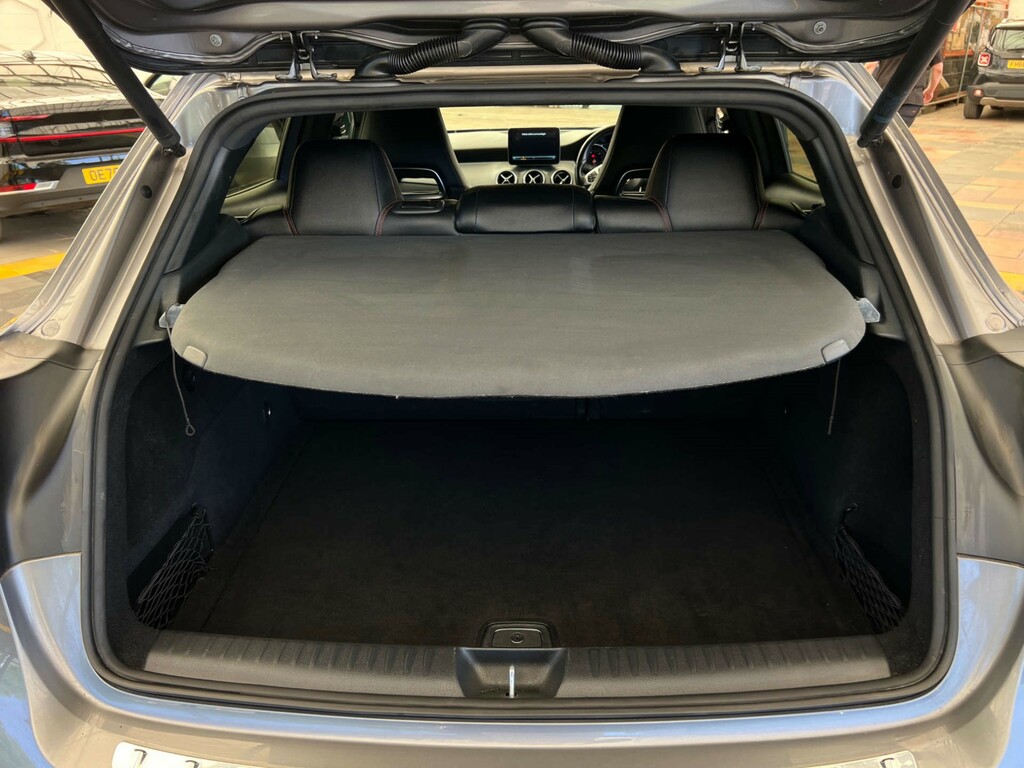 Mercedes-Benz GLA Class Gla 200 D Amg Line Premium Silver #20