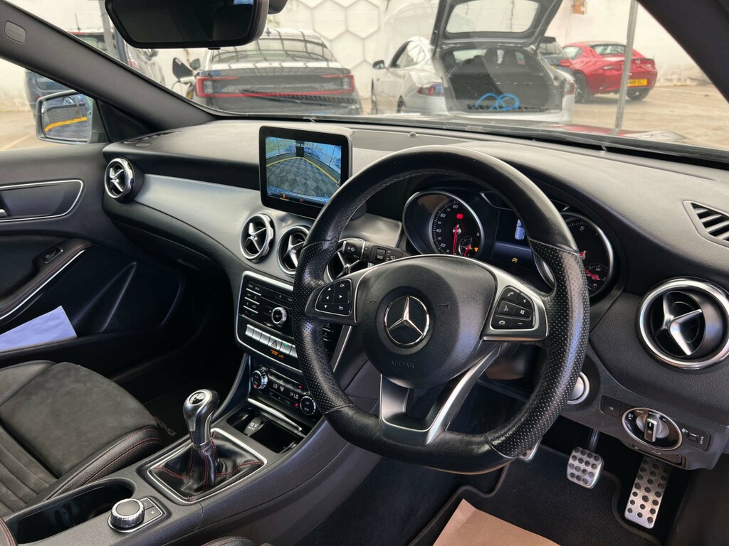 Mercedes-Benz GLA Class Gla 200 D Amg Line Premium Silver #7