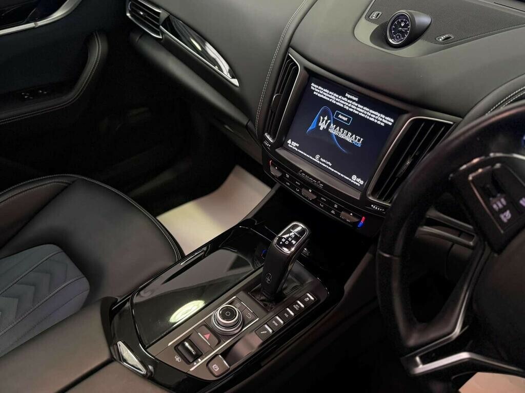 Maserati Levante 3L Null Black #12
