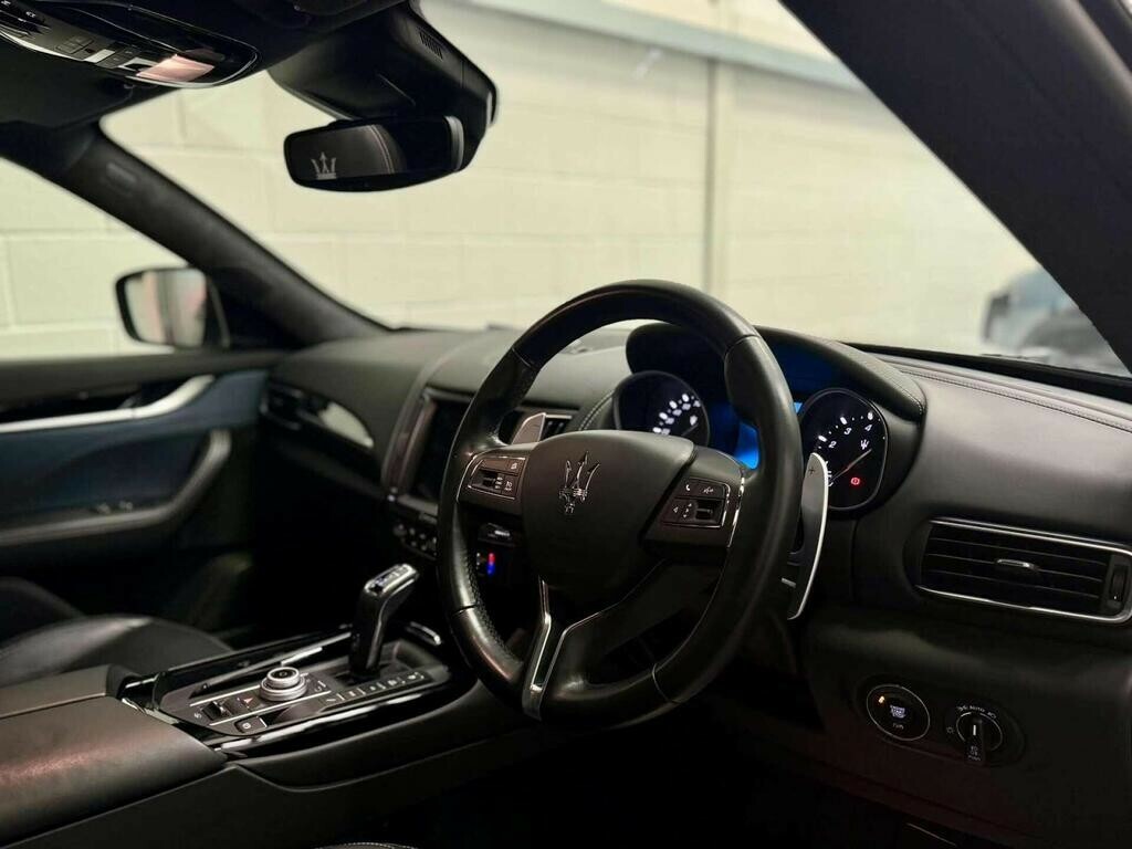 Maserati Levante 3L Null Black #9