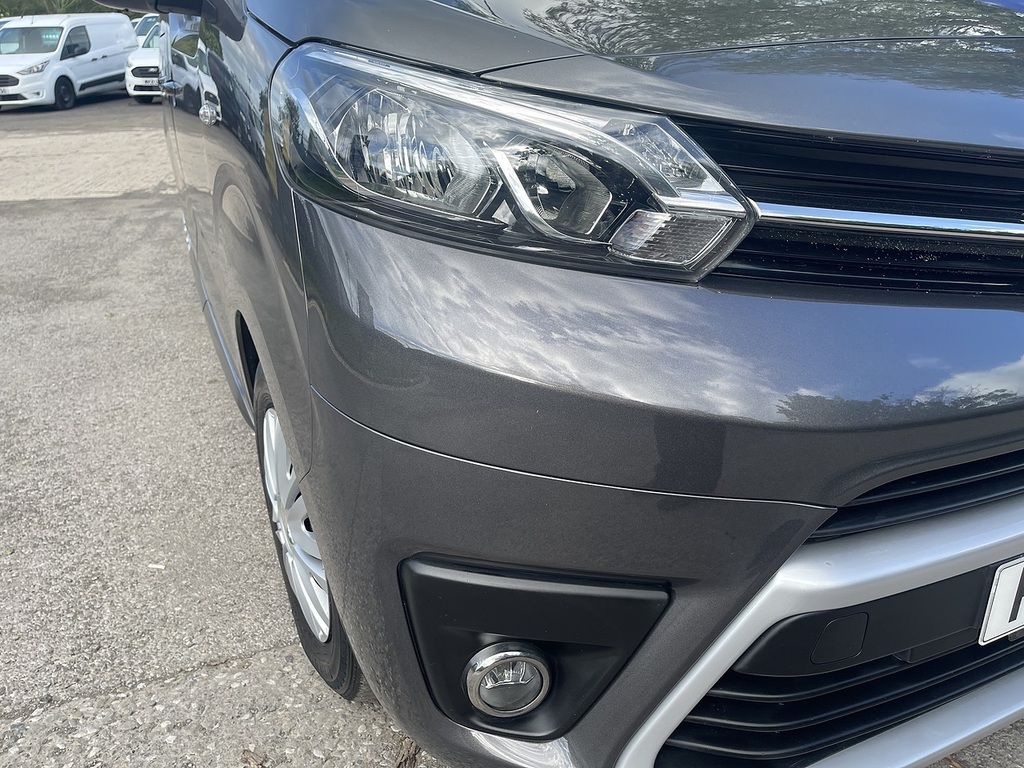 Toyota Proace Verso 1.5D Shuttle Medium Black #15