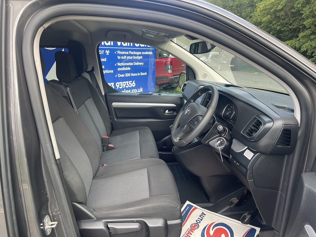 Toyota Proace Verso 1.5D Shuttle Medium Black #36
