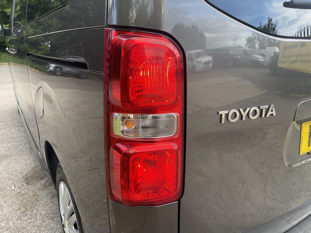 Toyota Proace Verso 1.5D Shuttle Medium Black #17