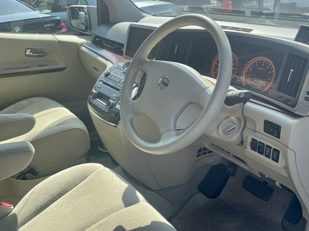 Nissan Elgrand 2.0 White #9