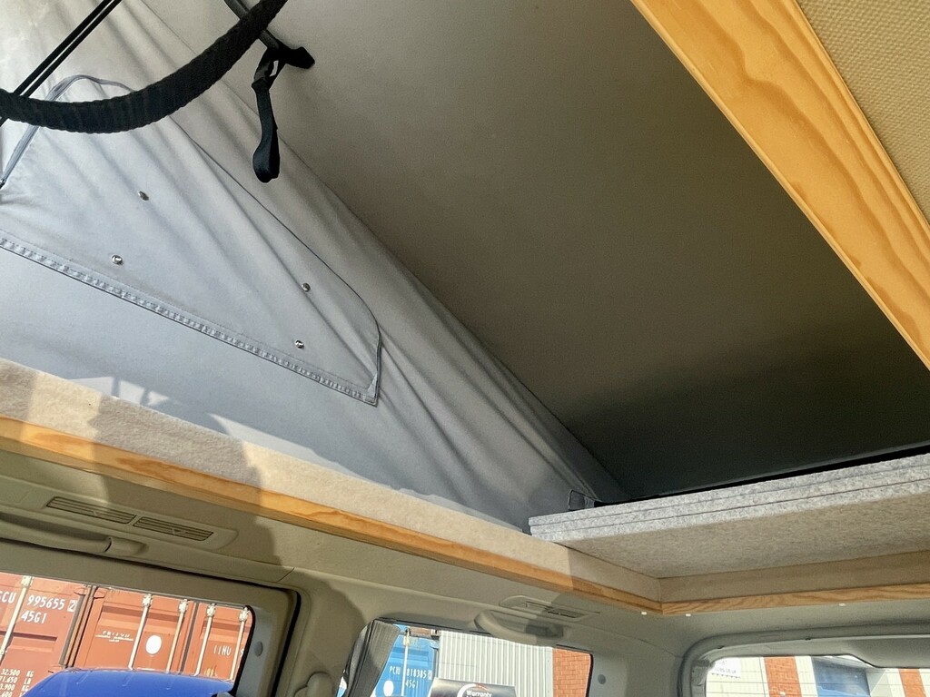 Nissan Elgrand 2.0 White #17