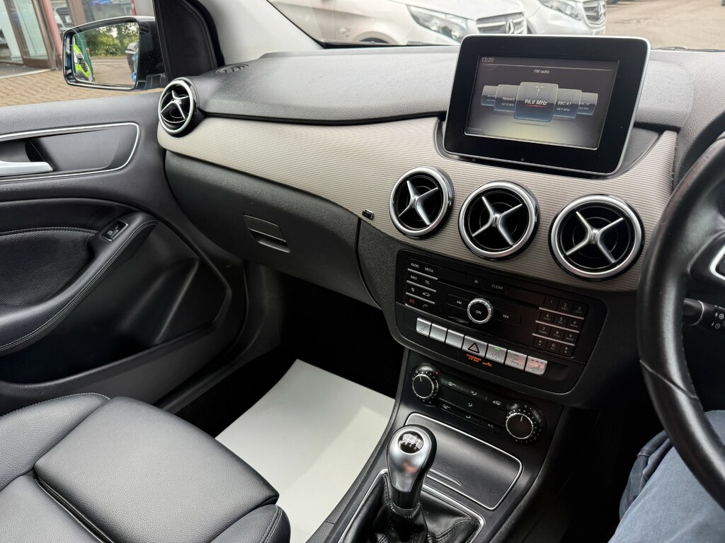 Mercedes-Benz B Class 2016 2.1 B200d Amg Line Premium Plus Mpv Die White #15