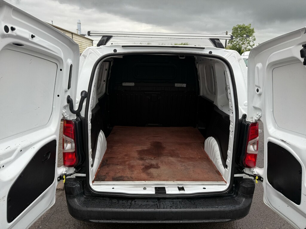 Vauxhall Combo Mpv White #6