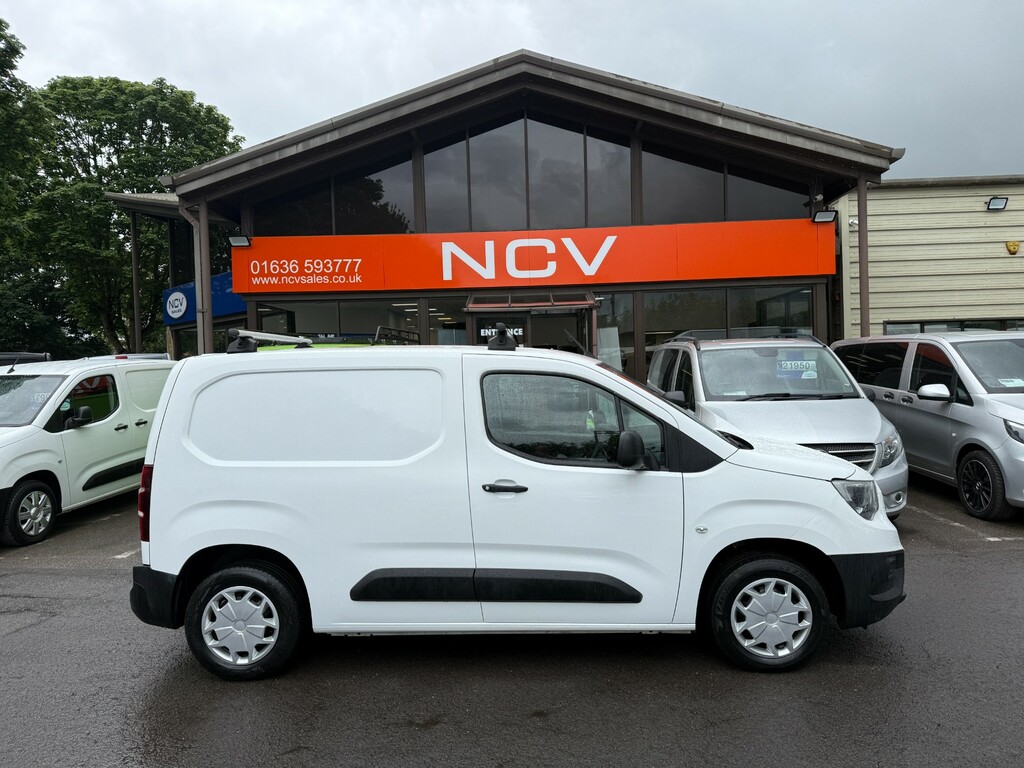 Vauxhall Combo Mpv White #2