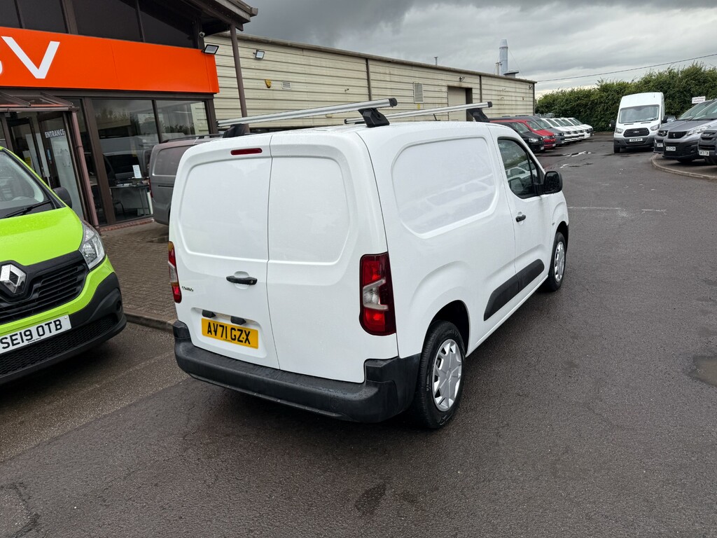 Vauxhall Combo Mpv White #3