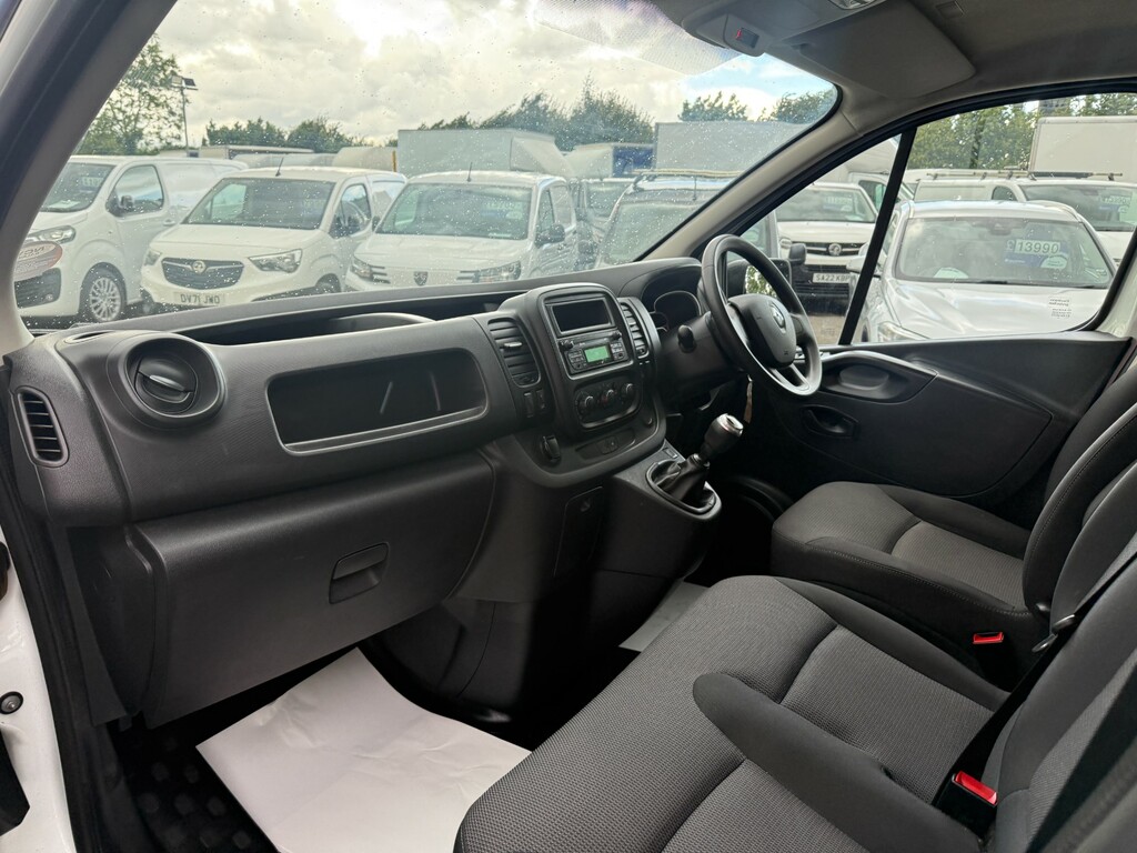 Renault Trafic Diesel White #8