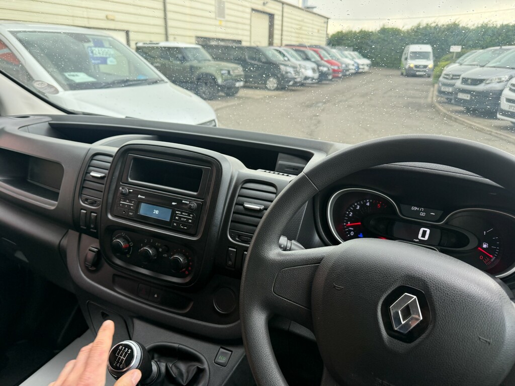 Renault Trafic Diesel White #11