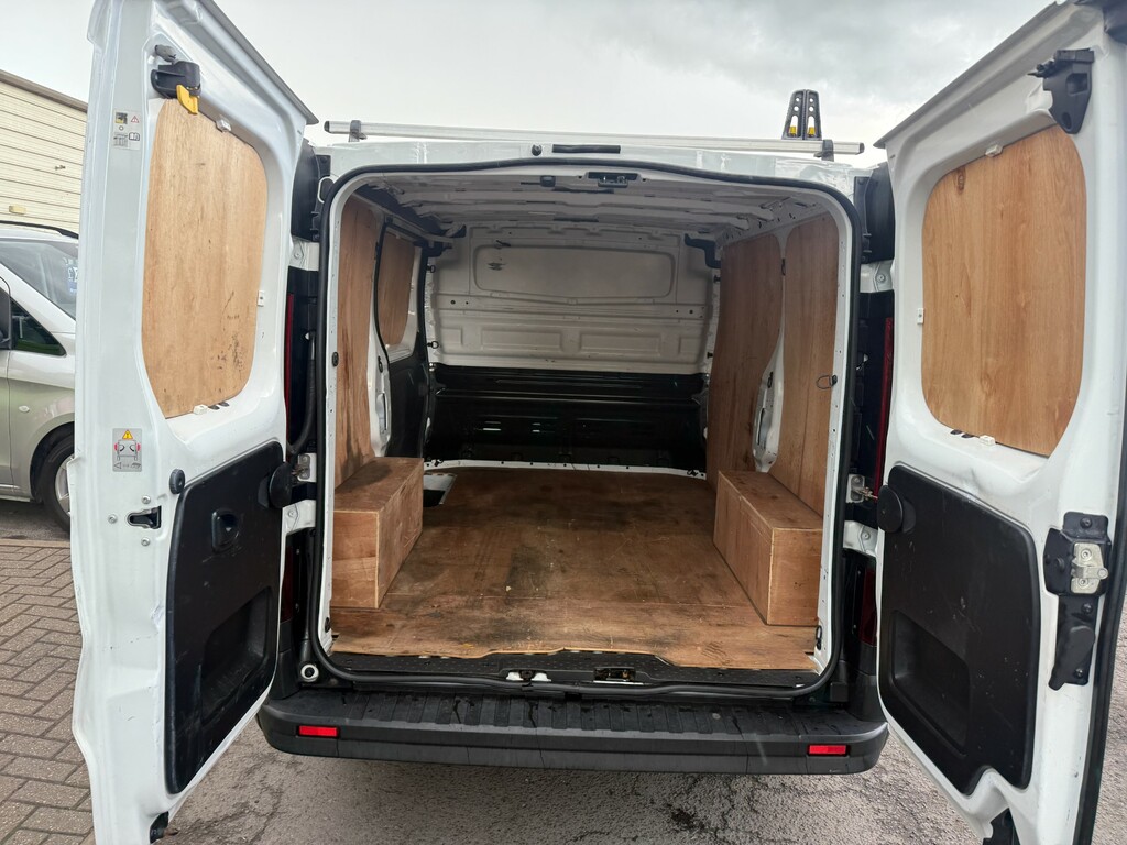 Renault Trafic Diesel White #7