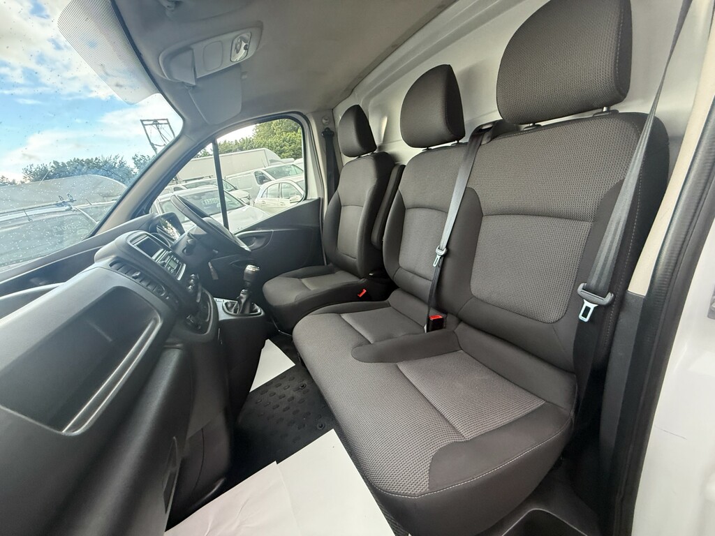 Renault Trafic Diesel White #9