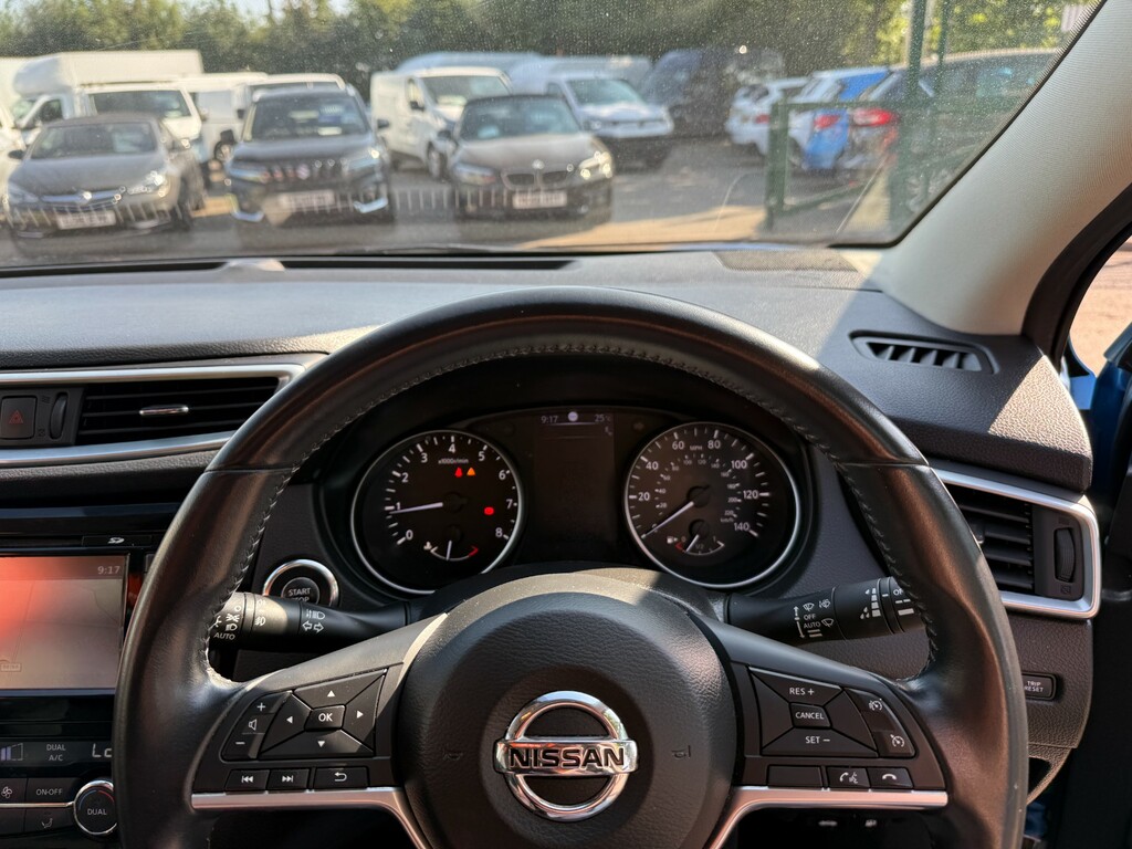 Nissan Qashqai Tekna Plus Dig-t Xtronic Red #14