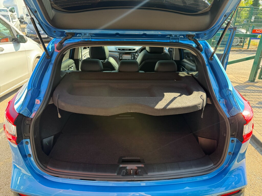 Nissan Qashqai Tekna Plus Dig-t Xtronic Red #9