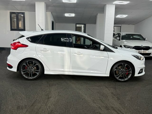 Ford Focus 2017 2.0T Ecoboost St-3 Hatchback Manua GN67XOZ White #5