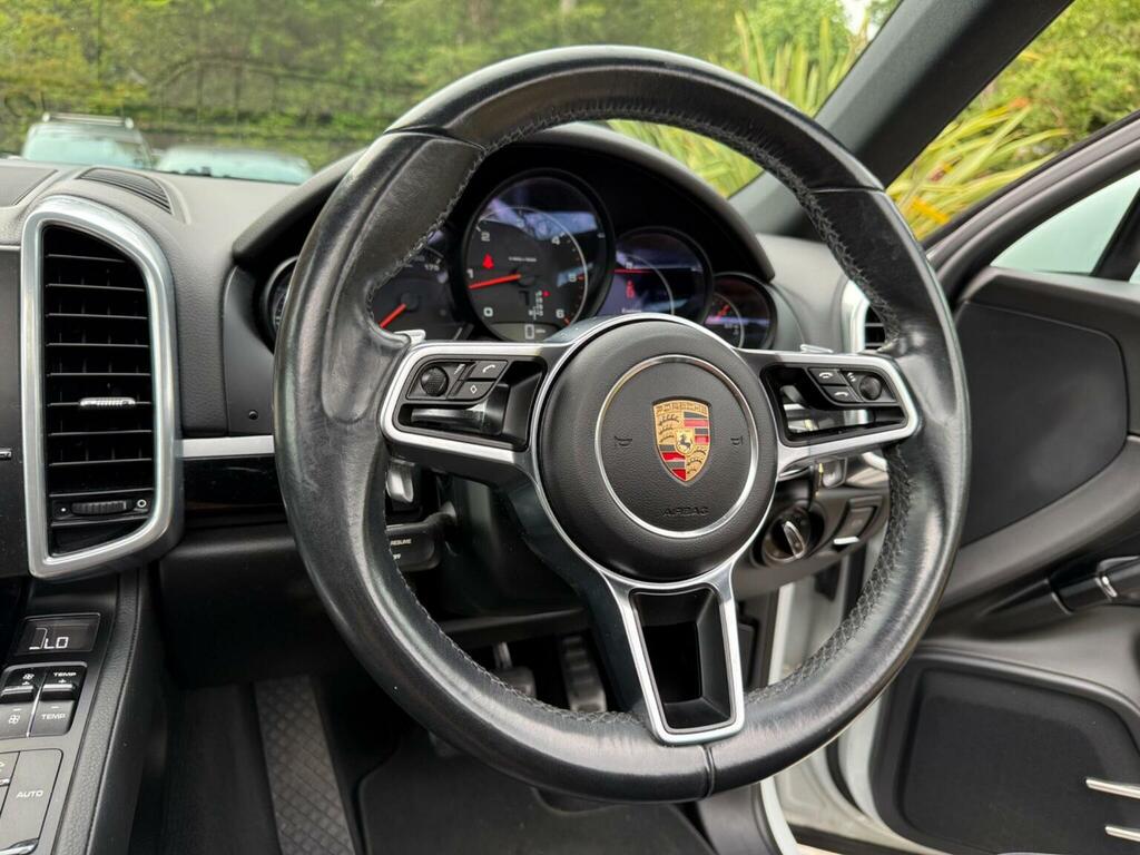 Porsche Cayenne Turbo Tiptronic S White #20
