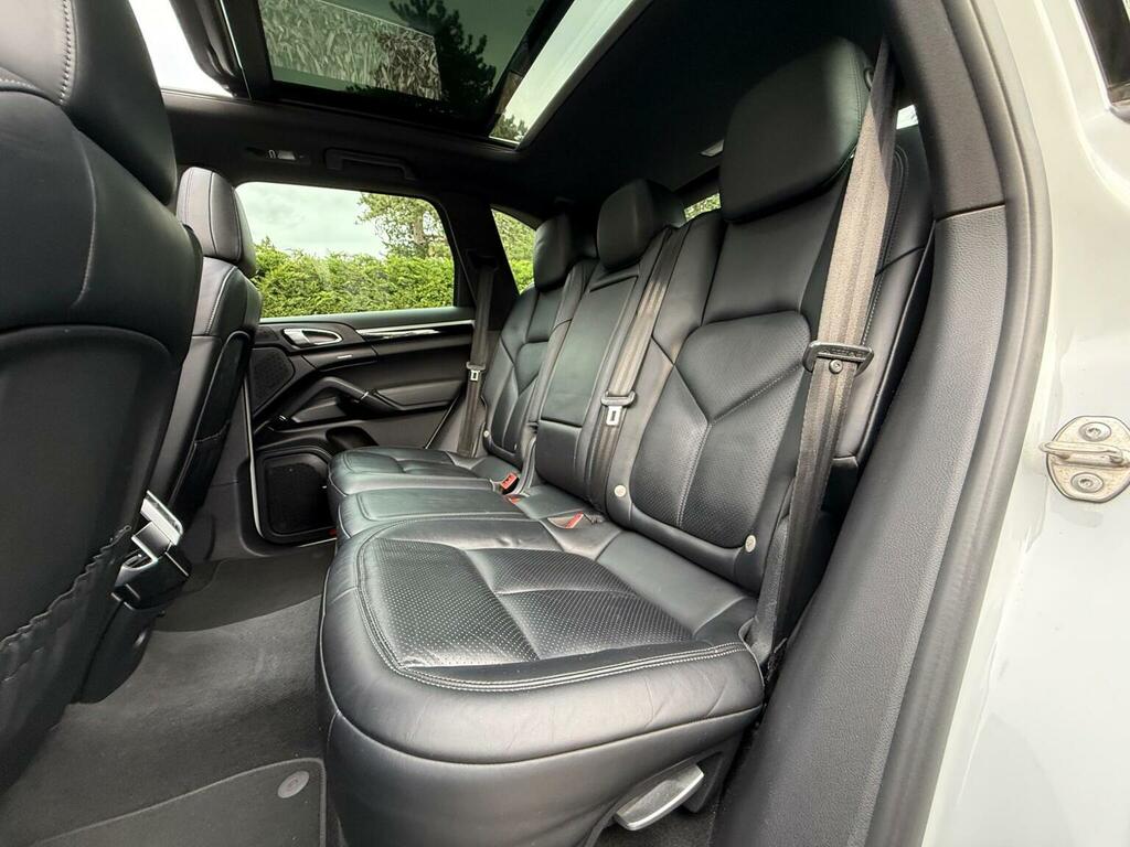 Porsche Cayenne Turbo Tiptronic S White #15