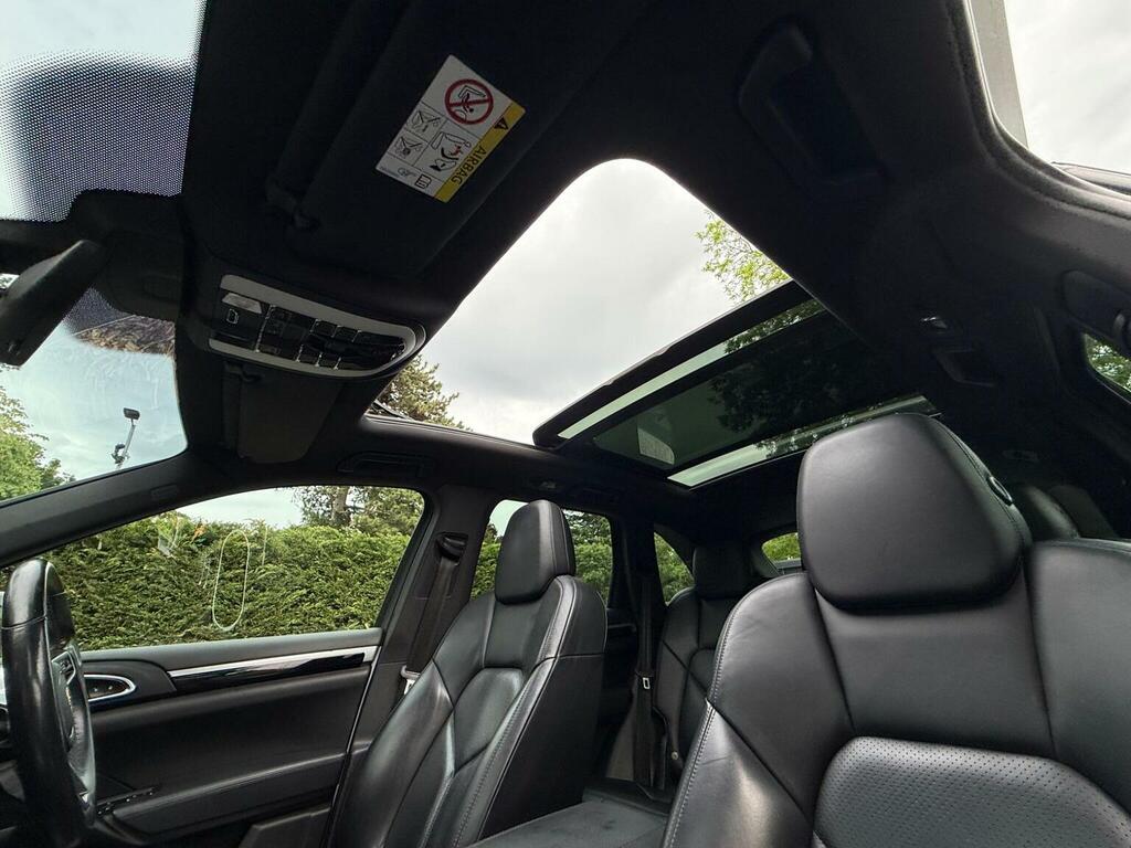 Porsche Cayenne Turbo Tiptronic S White #13