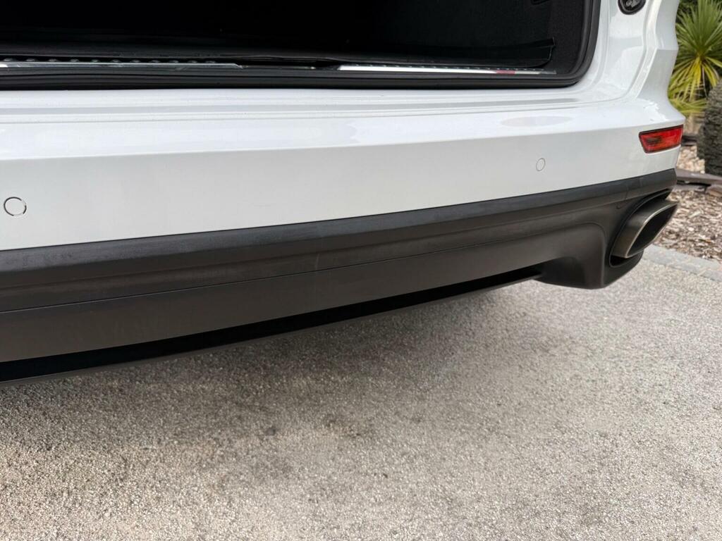 Porsche Cayenne Turbo Tiptronic S White #24
