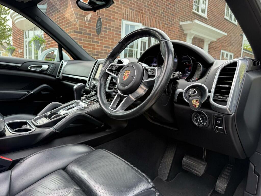 Porsche Cayenne Turbo Tiptronic S White #18