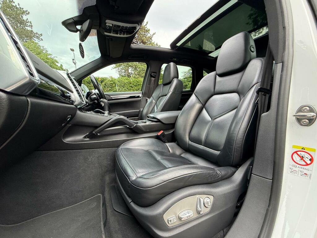 Porsche Cayenne Turbo Tiptronic S White #12