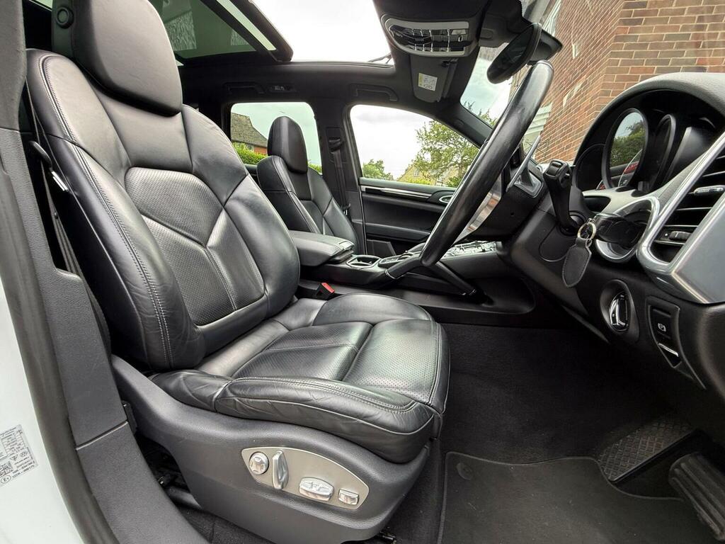 Porsche Cayenne Turbo Tiptronic S White #11