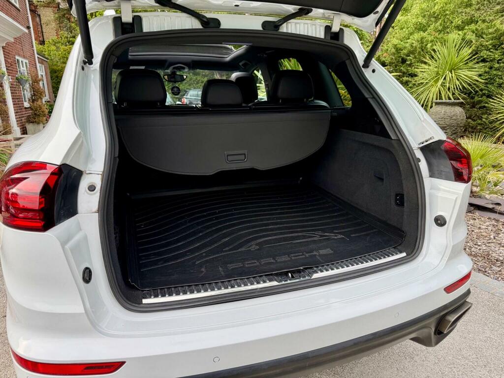 Porsche Cayenne Turbo Tiptronic S White #10