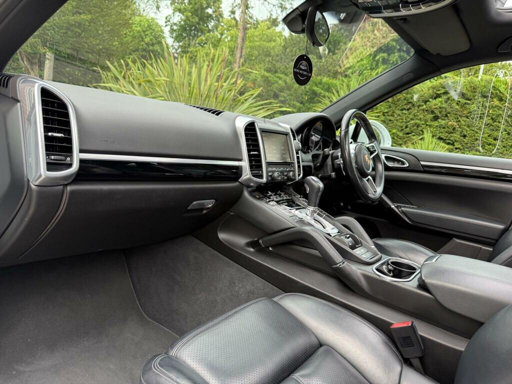 Porsche Cayenne Turbo Tiptronic S White #14