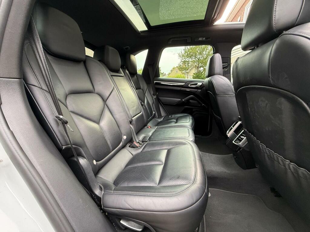 Porsche Cayenne Turbo Tiptronic S White #17