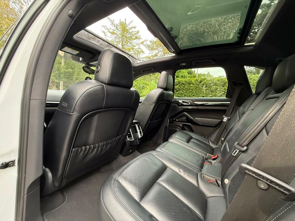 Porsche Cayenne Turbo Tiptronic S White #16