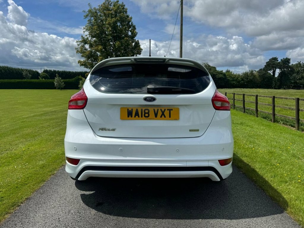 Ford Focus 1L St-line White #4