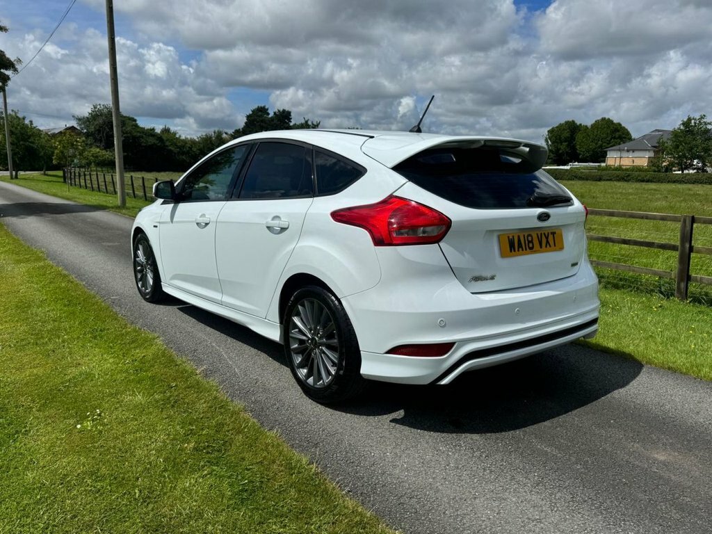 Ford Focus 1L St-line White #5