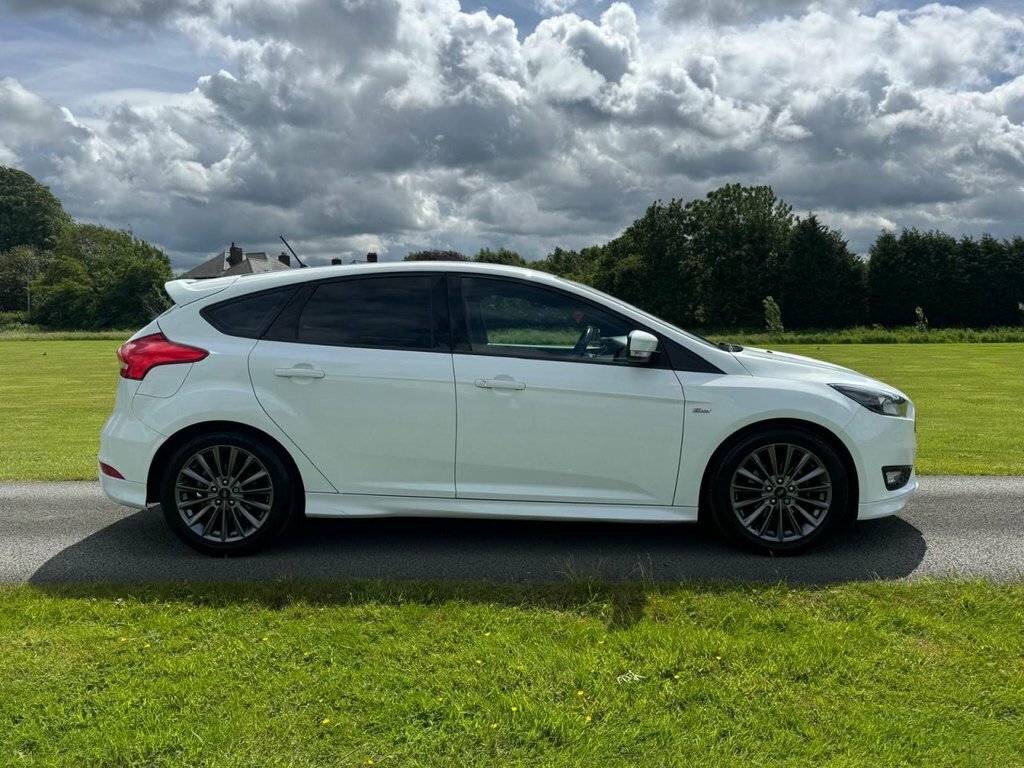Ford Focus 1L St-line White #2