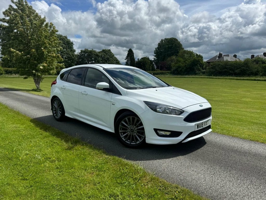 Ford Focus 1L St-line White