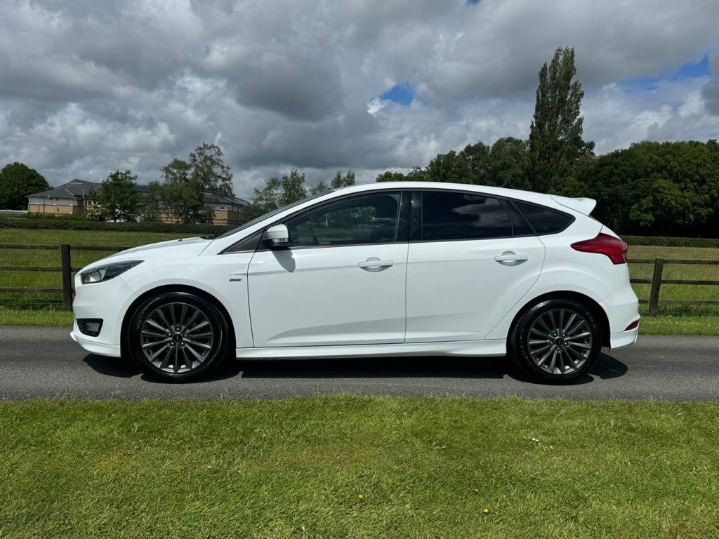Ford Focus 1L St-line White #6
