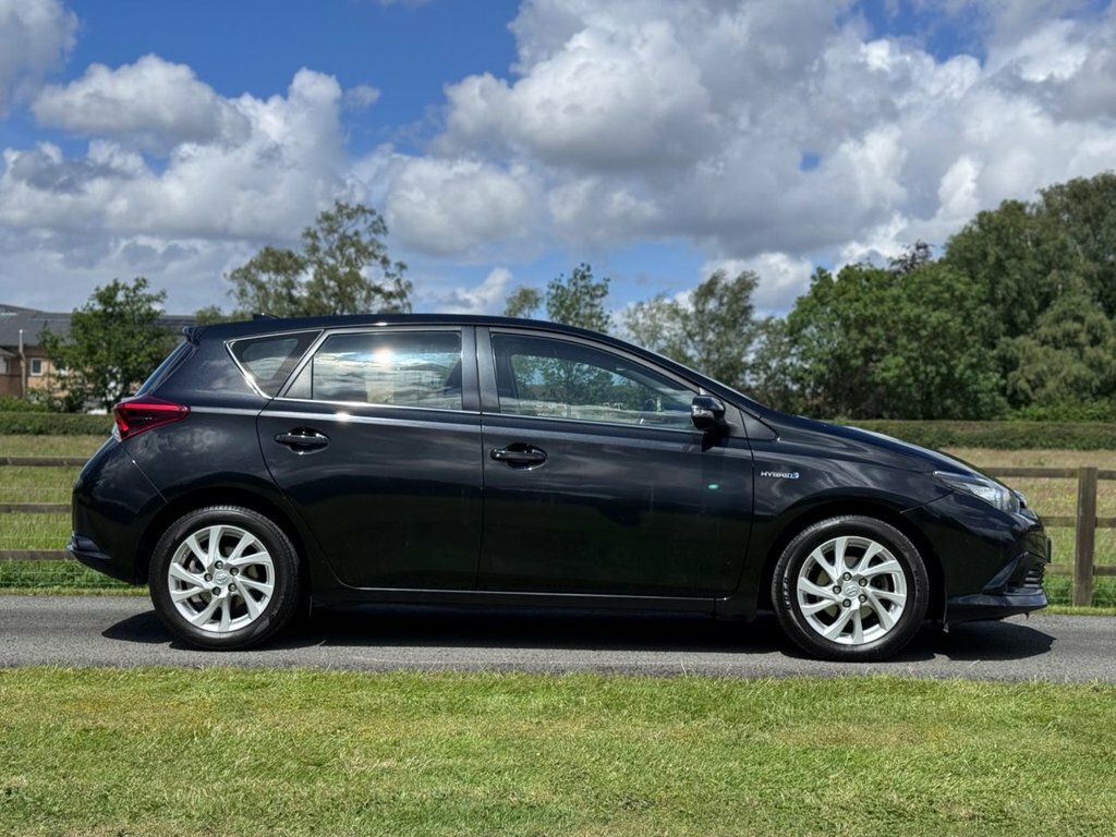 Toyota Auris 1.8L Icon Tech Black #3