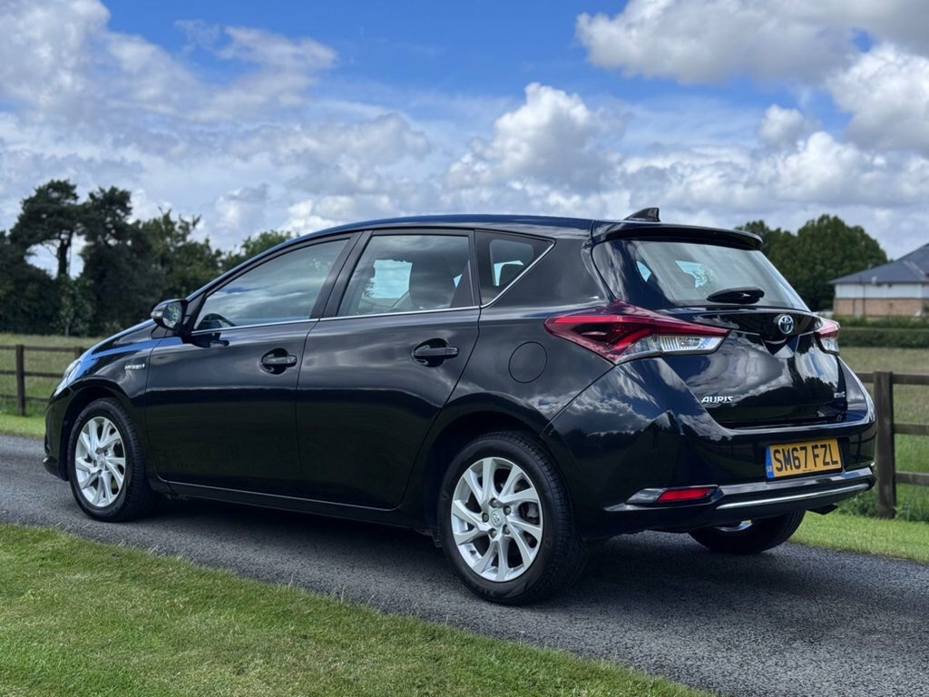 Toyota Auris 1.8L Icon Tech Black #6